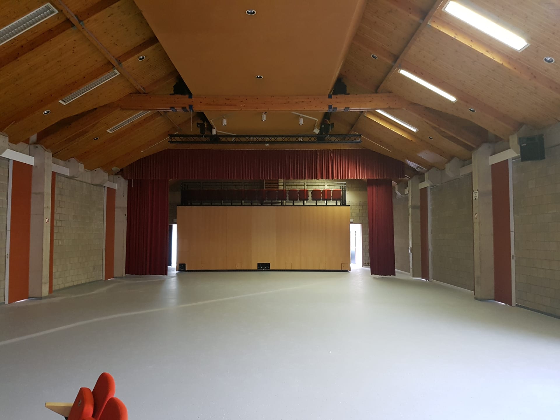 Acoustische luiken theaterzaal Nieuwrode - Vrago Interieur